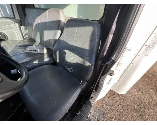 INTERNATIONAL 4300 Cab