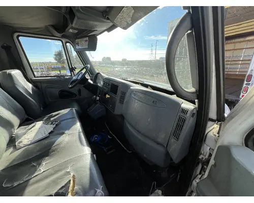INTERNATIONAL 4300 Cab