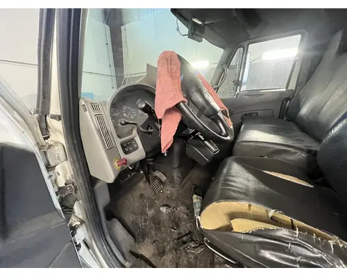 INTERNATIONAL 4300 Cab
