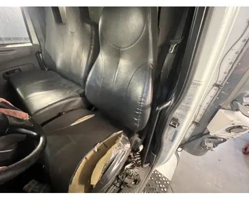 INTERNATIONAL 4300 Cab