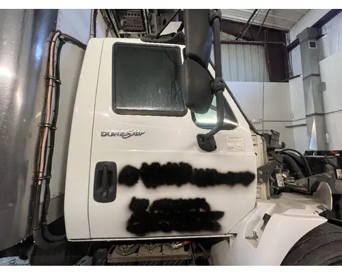 INTERNATIONAL 4300 Cab