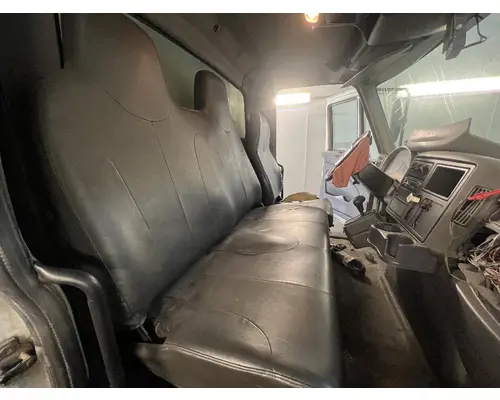 INTERNATIONAL 4300 Cab
