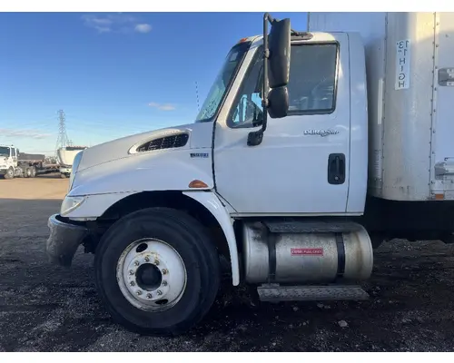 INTERNATIONAL 4300 Cab