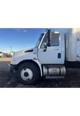 INTERNATIONAL 4300 Cab