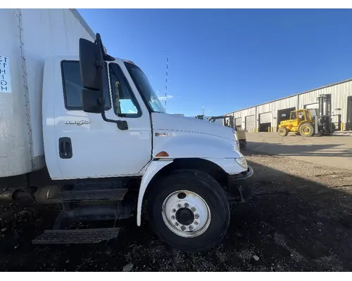 INTERNATIONAL 4300 Cab