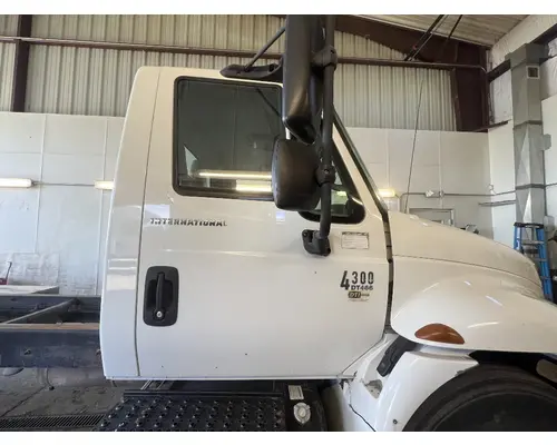 INTERNATIONAL 4300 Cab