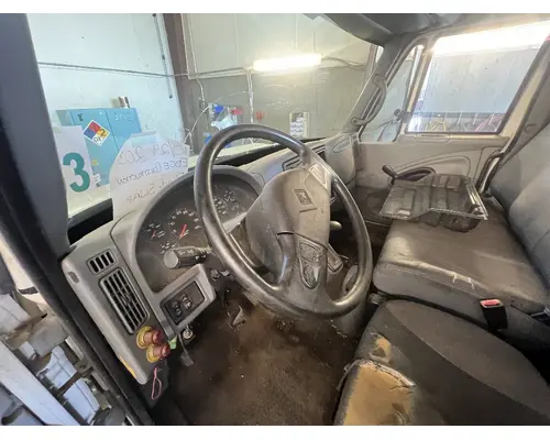 INTERNATIONAL 4300 Cab
