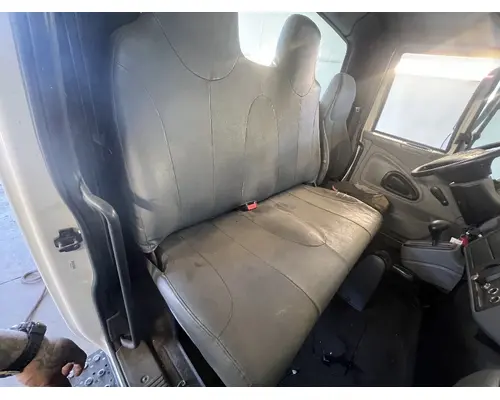 INTERNATIONAL 4300 Cab