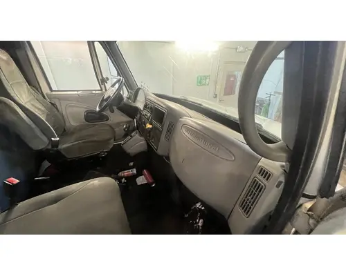 INTERNATIONAL 4300 Cab