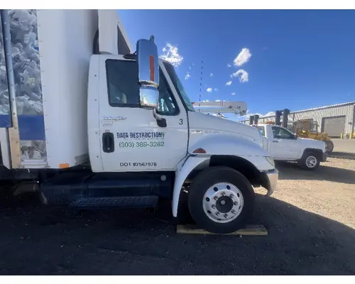 INTERNATIONAL 4300 Cab