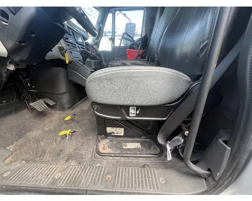 INTERNATIONAL 4300 Cab