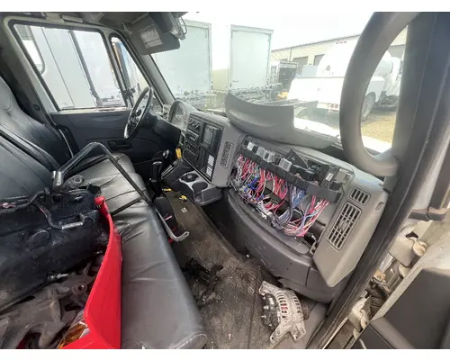 INTERNATIONAL 4300 Cab