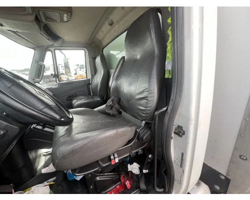 INTERNATIONAL 4300 Cab