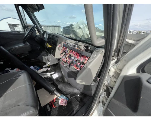 INTERNATIONAL 4300 Cab