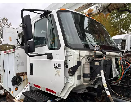 INTERNATIONAL 4300 Cab
