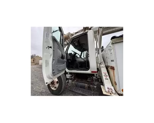 INTERNATIONAL 4300 Cab