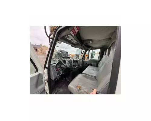 INTERNATIONAL 4300 Cab