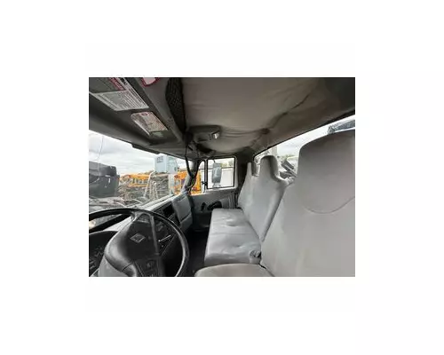 INTERNATIONAL 4300 Cab