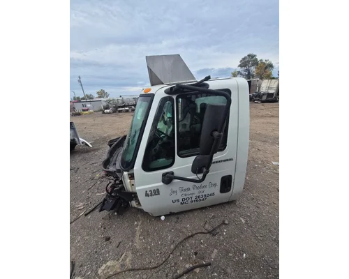 INTERNATIONAL 4300 Cab