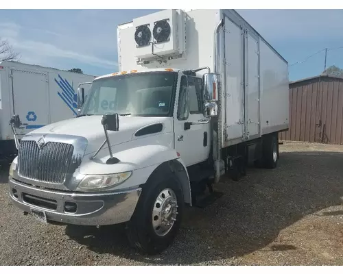 INTERNATIONAL 4300 Complete Vehicle