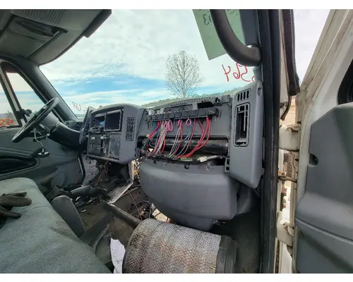 INTERNATIONAL 4300 Complete Vehicle