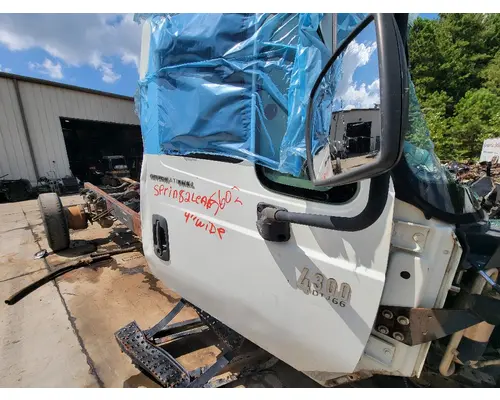 INTERNATIONAL 4300 Complete Vehicle