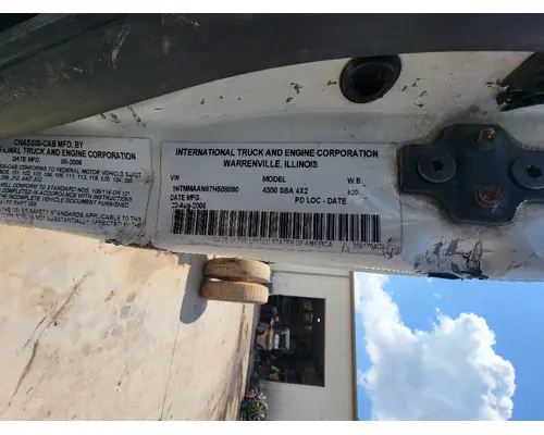 INTERNATIONAL 4300 Complete Vehicle