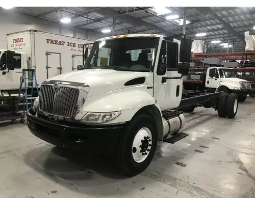 INTERNATIONAL 4300 Complete Vehicle