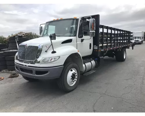 INTERNATIONAL 4300 Complete Vehicle