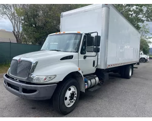 INTERNATIONAL 4300 Complete Vehicle