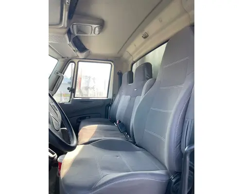 INTERNATIONAL 4300 Complete Vehicle