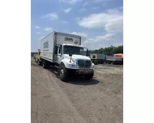 INTERNATIONAL 4300 Complete Vehicle