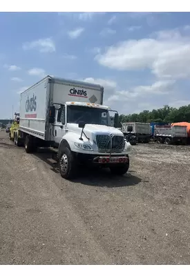 INTERNATIONAL 4300 Complete Vehicle