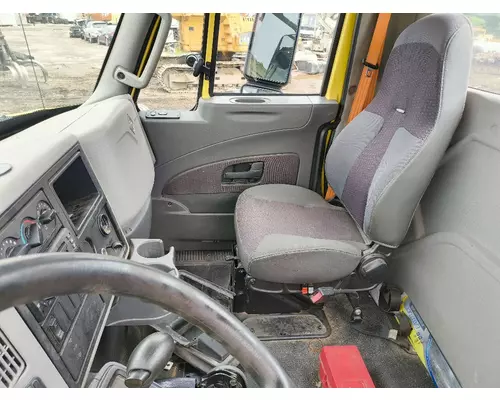 INTERNATIONAL 4300 Complete Vehicle