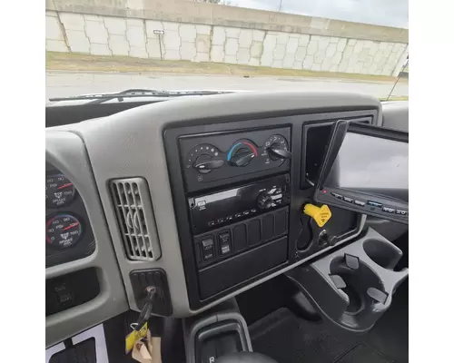 INTERNATIONAL 4300 Complete Vehicle