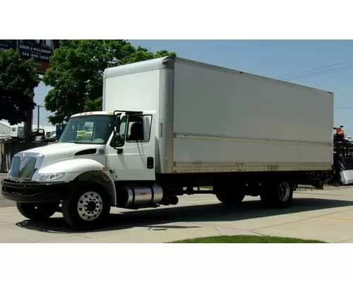 INTERNATIONAL 4300 Complete Vehicle