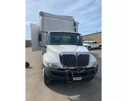 INTERNATIONAL 4300 Complete Vehicle