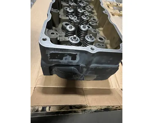 INTERNATIONAL 4300 Cylinder Head
