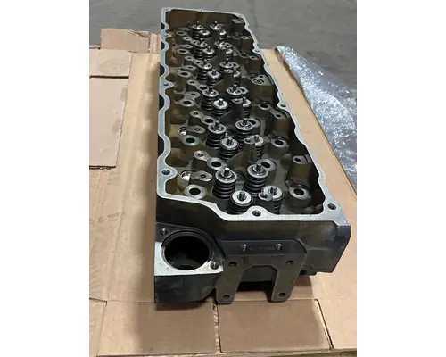 INTERNATIONAL 4300 Cylinder Head