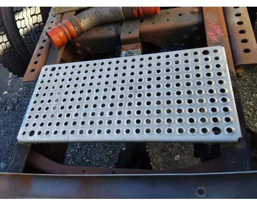 INTERNATIONAL 4300 DECK (CATWALK) STEP