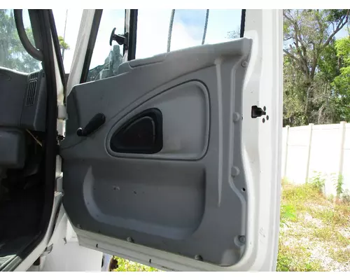 INTERNATIONAL 4300 DOOR ASSEMBLY, FRONT