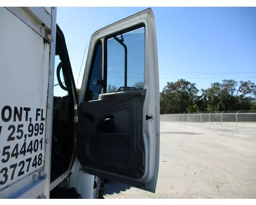 INTERNATIONAL 4300 DOOR ASSEMBLY, FRONT