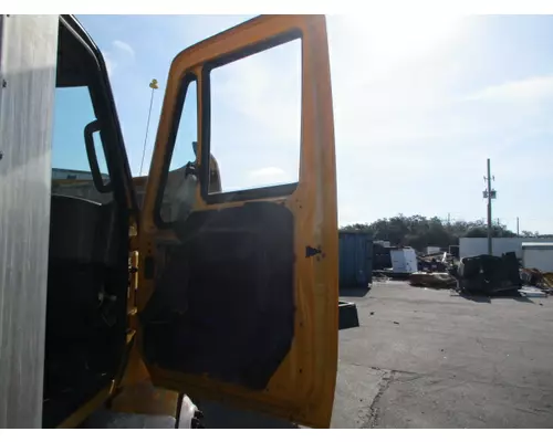 INTERNATIONAL 4300 DOOR ASSEMBLY, FRONT