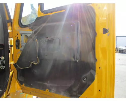 INTERNATIONAL 4300 DOOR ASSEMBLY, FRONT