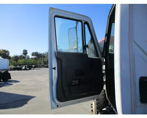 INTERNATIONAL 4300 DOOR ASSEMBLY, FRONT