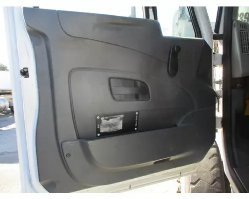 INTERNATIONAL 4300 DOOR ASSEMBLY, FRONT