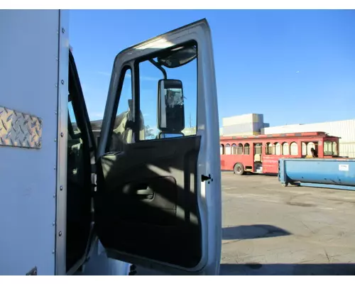 INTERNATIONAL 4300 DOOR ASSEMBLY, FRONT