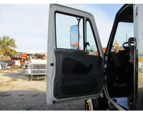 INTERNATIONAL 4300 DOOR ASSEMBLY, FRONT