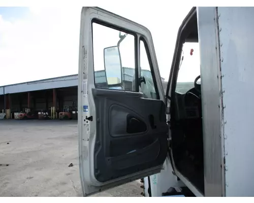 INTERNATIONAL 4300 DOOR ASSEMBLY, FRONT