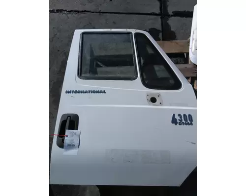 INTERNATIONAL 4300 DOOR ASSEMBLY, FRONT